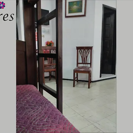 Hostal Flores Quito Exterior photo