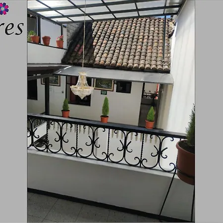 Hostal Flores Quito Exterior photo