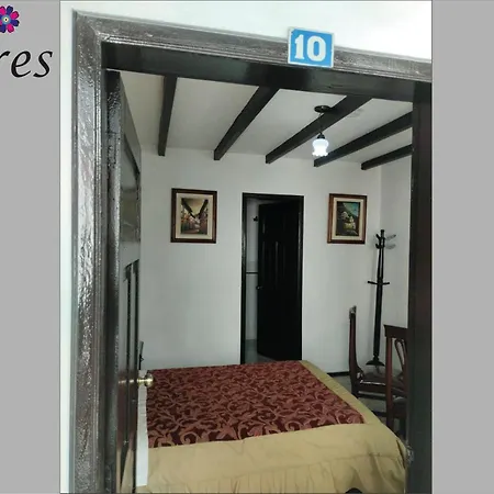 Hostal Flores Quito Exterior photo