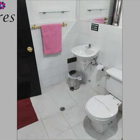 Hostal Flores Quito Exterior photo