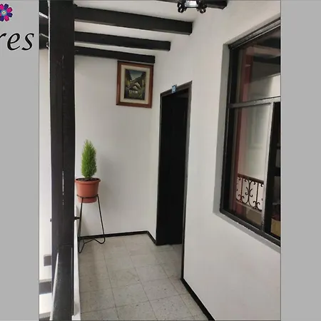 Hostal Flores Quito Exterior photo