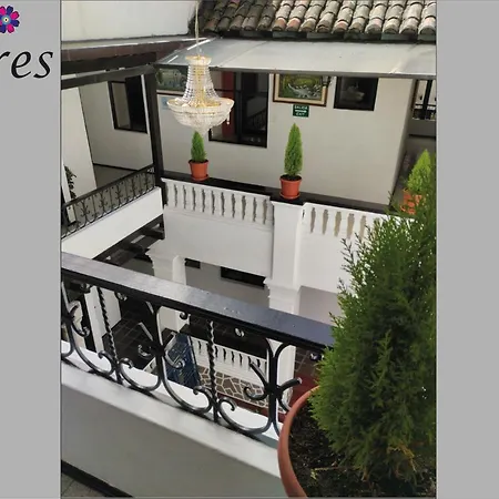 Hostal Flores Quito Exterior photo