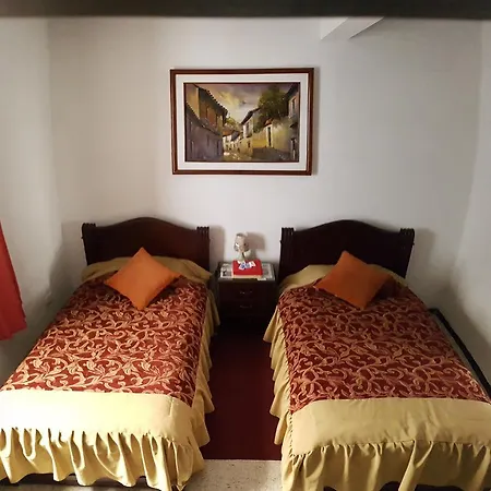 Hostal Flores Quito Exterior photo