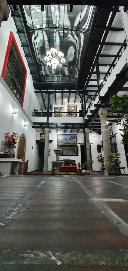 Flores Hostal *