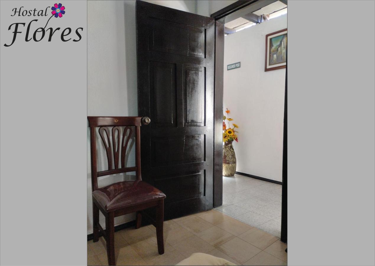 Hostal Flores *