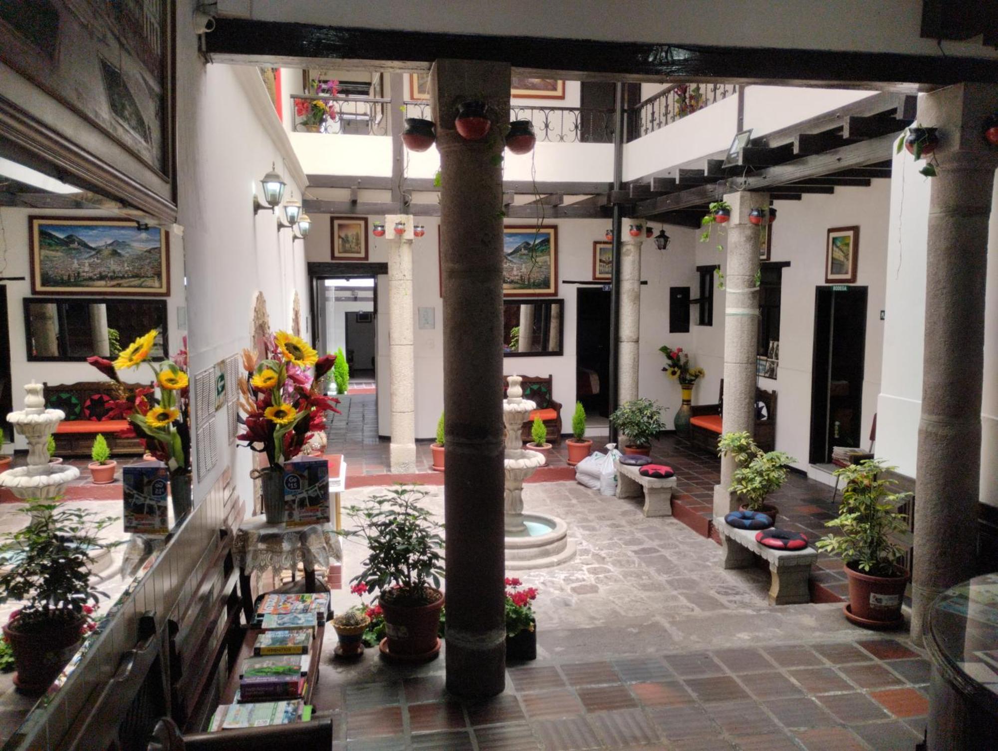 Hostal Flores Quito