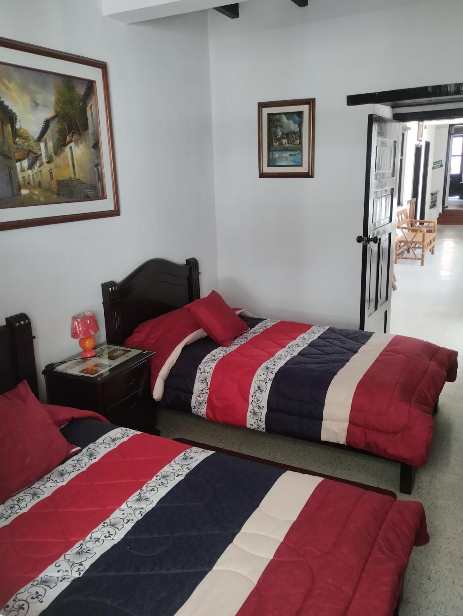 Flores Hostal